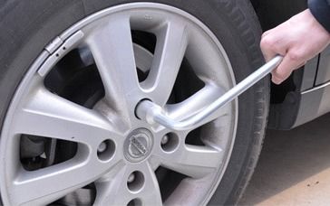 更換汽車(chē)輪胎的步驟