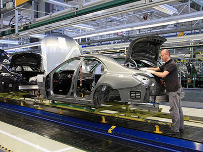 造車也&ldquo;復古&rdquo; 奔馳使用人類取代機器人